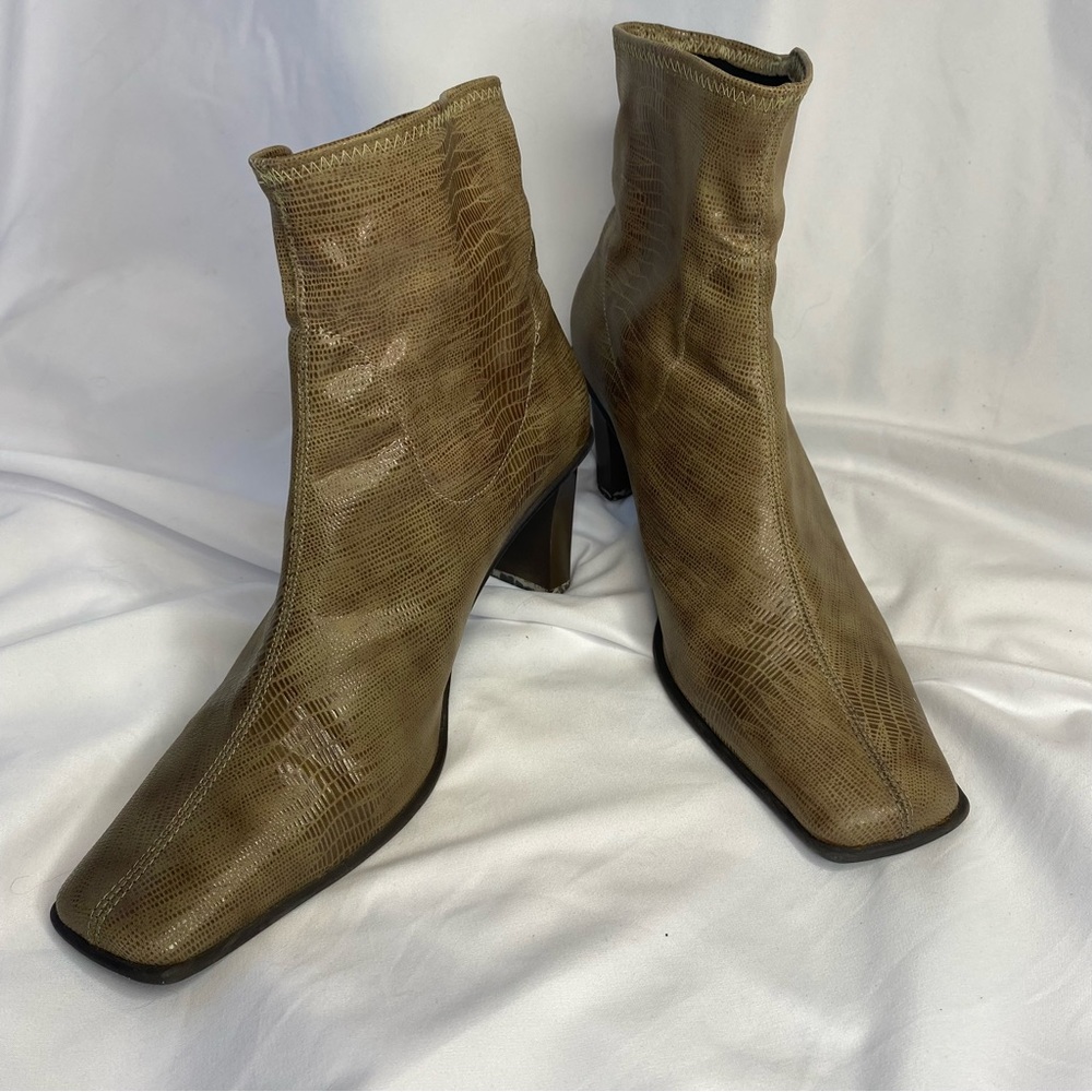 Retro Tan snake skin bootie size 8.5